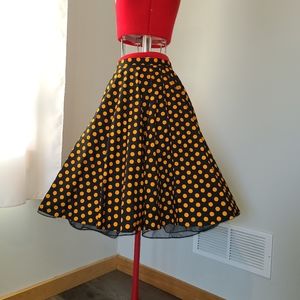 Magnolia Park black and orange circle skirt size Large